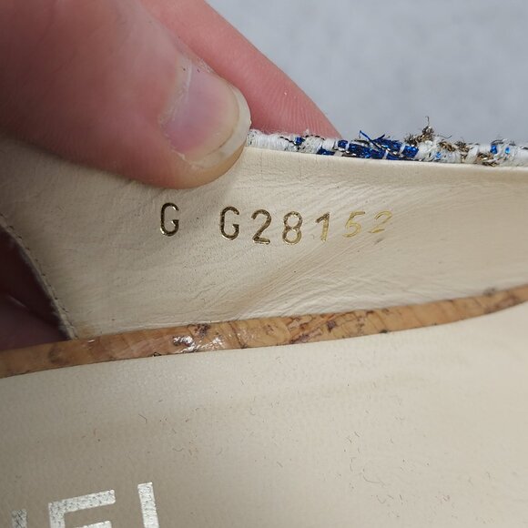 CHANEL Tweed Interlocking CC Logo Blue White Slingback Pump - Picture 3 of 13